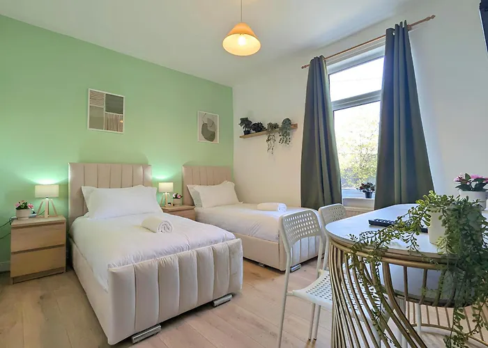 Charming 3-bed Near Centre Free Parking Casa vacanze