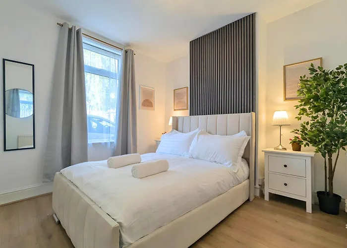 Charming 3-bed Near Centre Free Parking Casa vacanze *