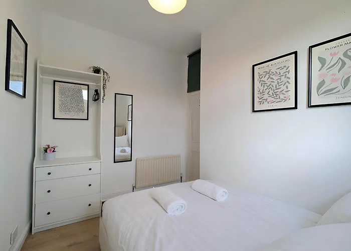 Charming 3-bed Near Centre Free Parking Casa vacanze *