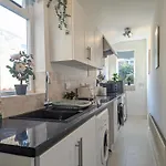 Charming 3-bed Near Centre Free Parking York