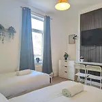 Casa de Férias Charming 3-bed Near Centre Free Parking