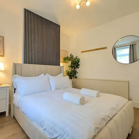 Charming 3-bed Near Centre Free Parking يورك